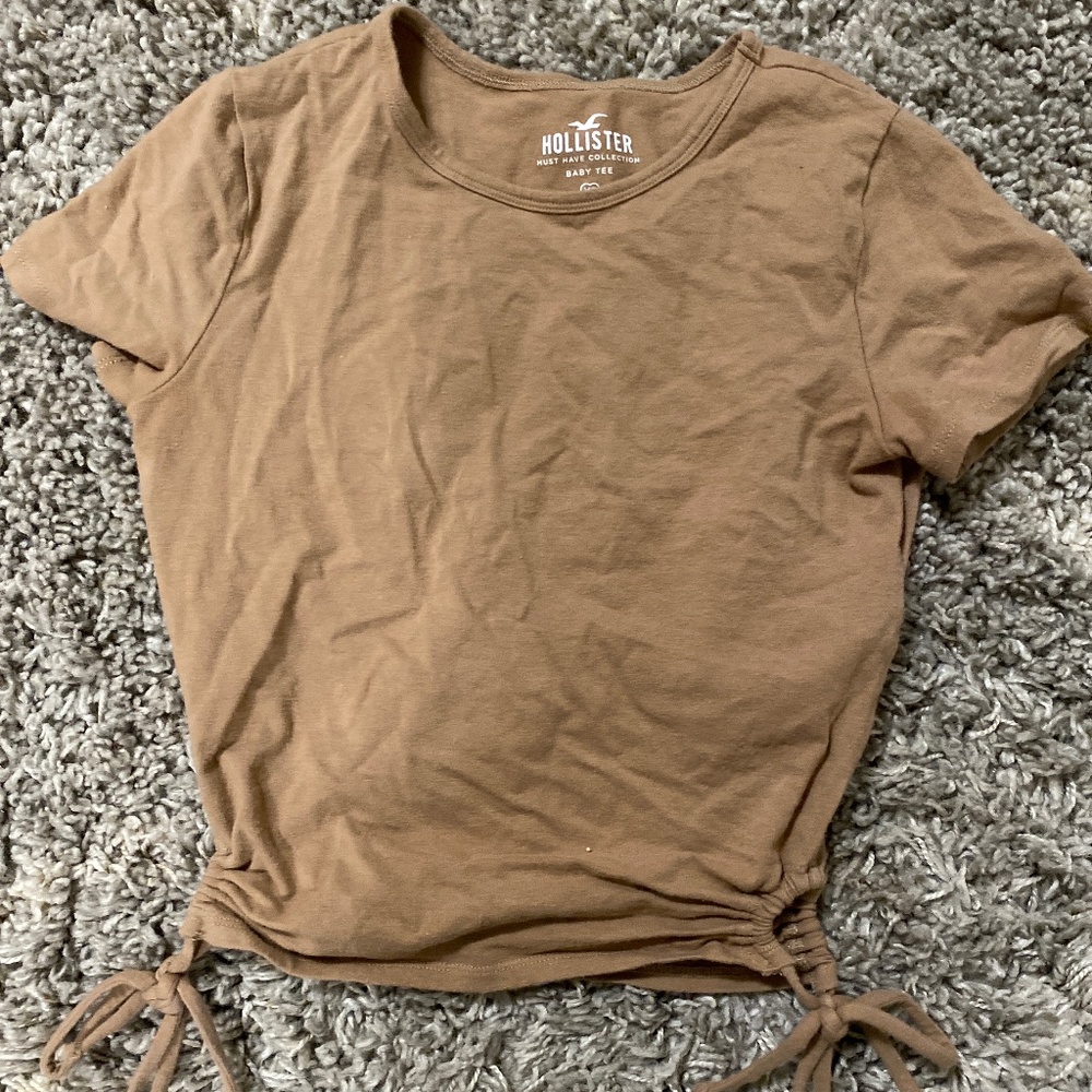 Cropped light brown shirt